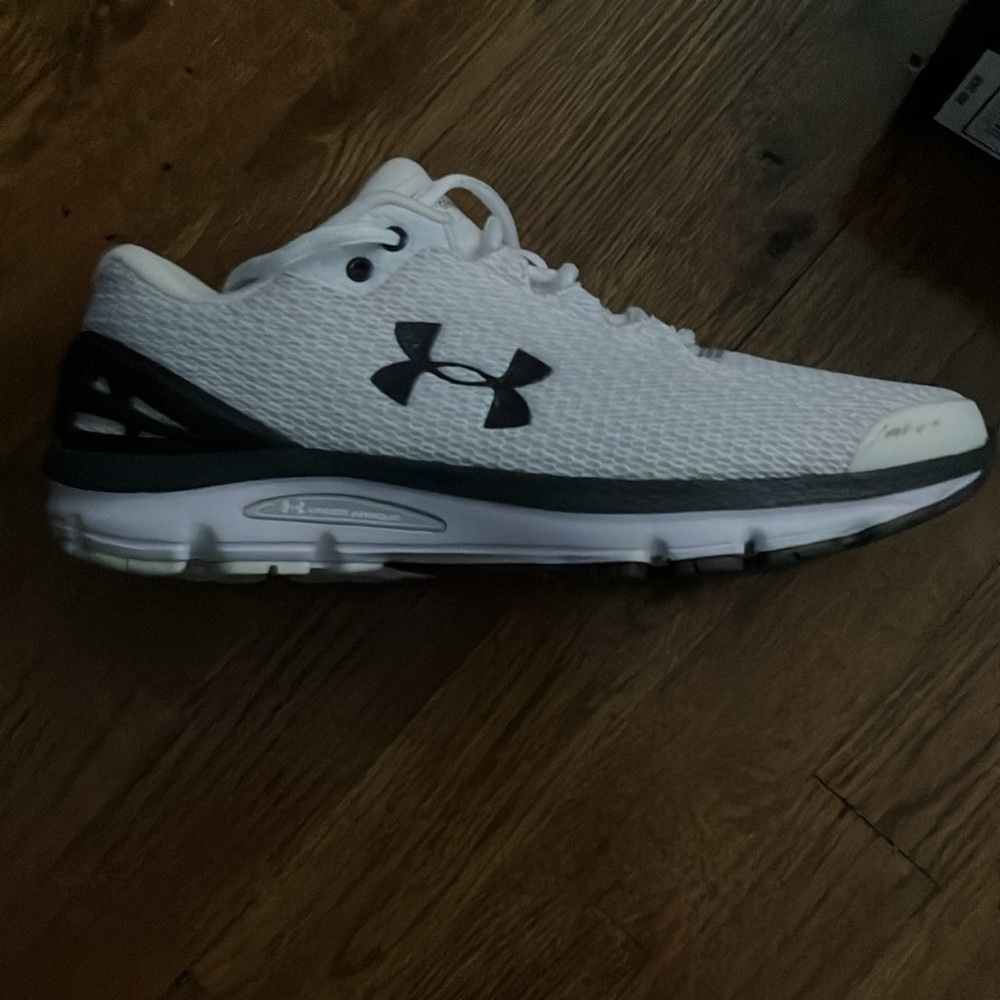 Under armor Charged sneakers